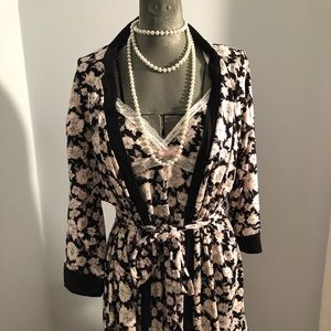 Super Soft Robe/Pajama Set Sz Large Women’s 8/10